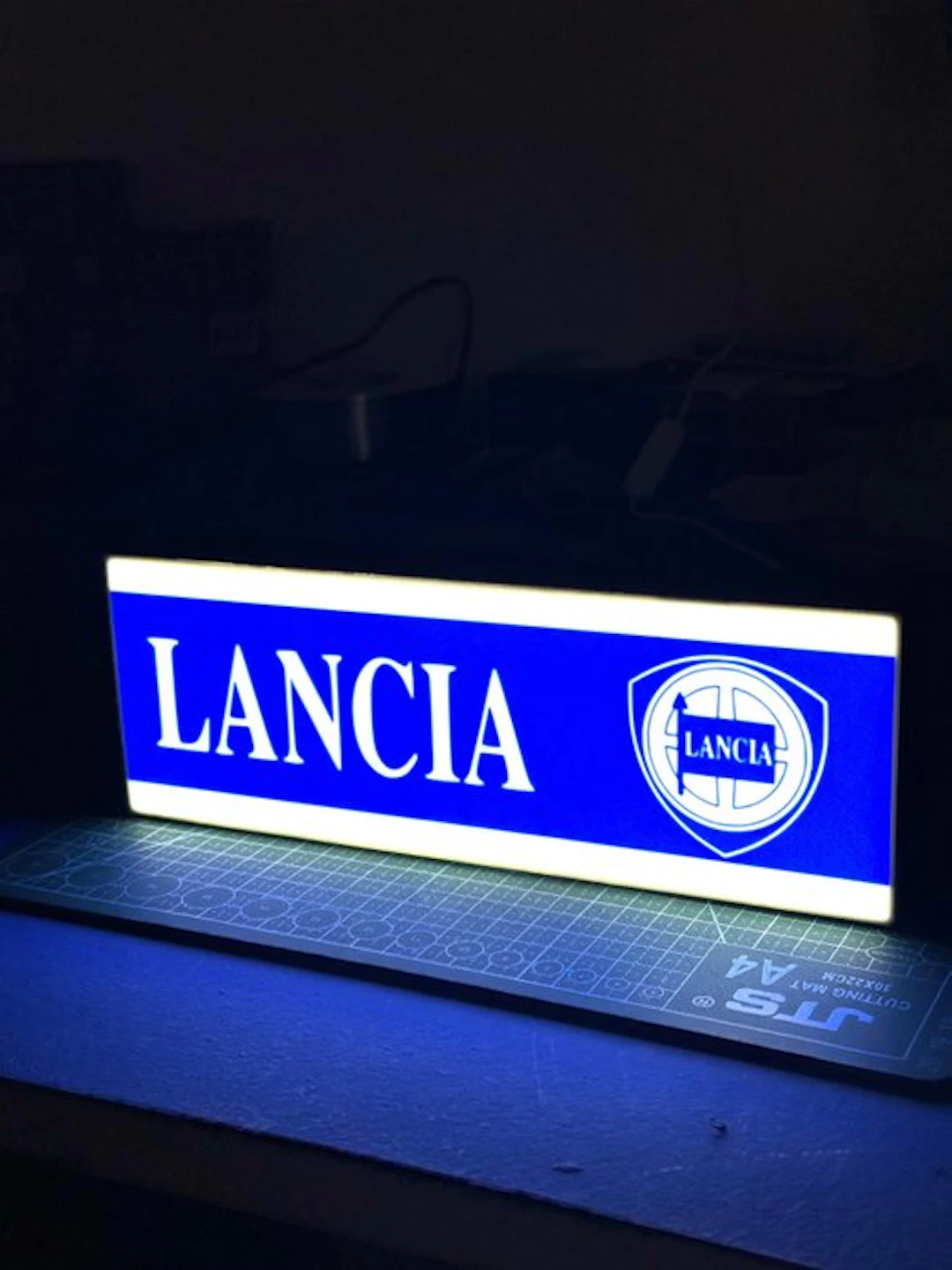 Lancia illuminated display sign - Insegna luminosa lancia