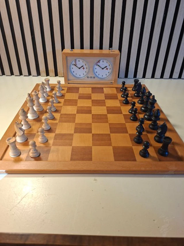 Chess set - Staunton schaakspel en Ruhla schaakklok - Wood