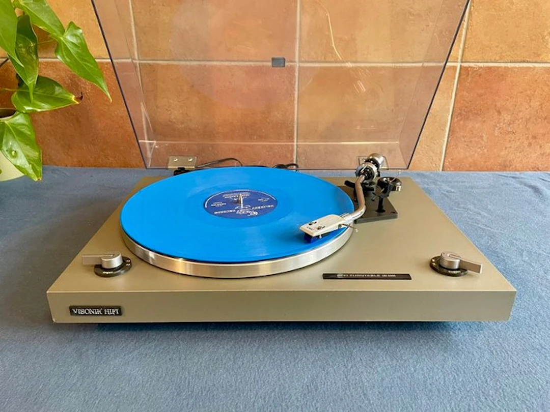 CEC - BD-2200 Semi-Automatic Belt-Drive Record player