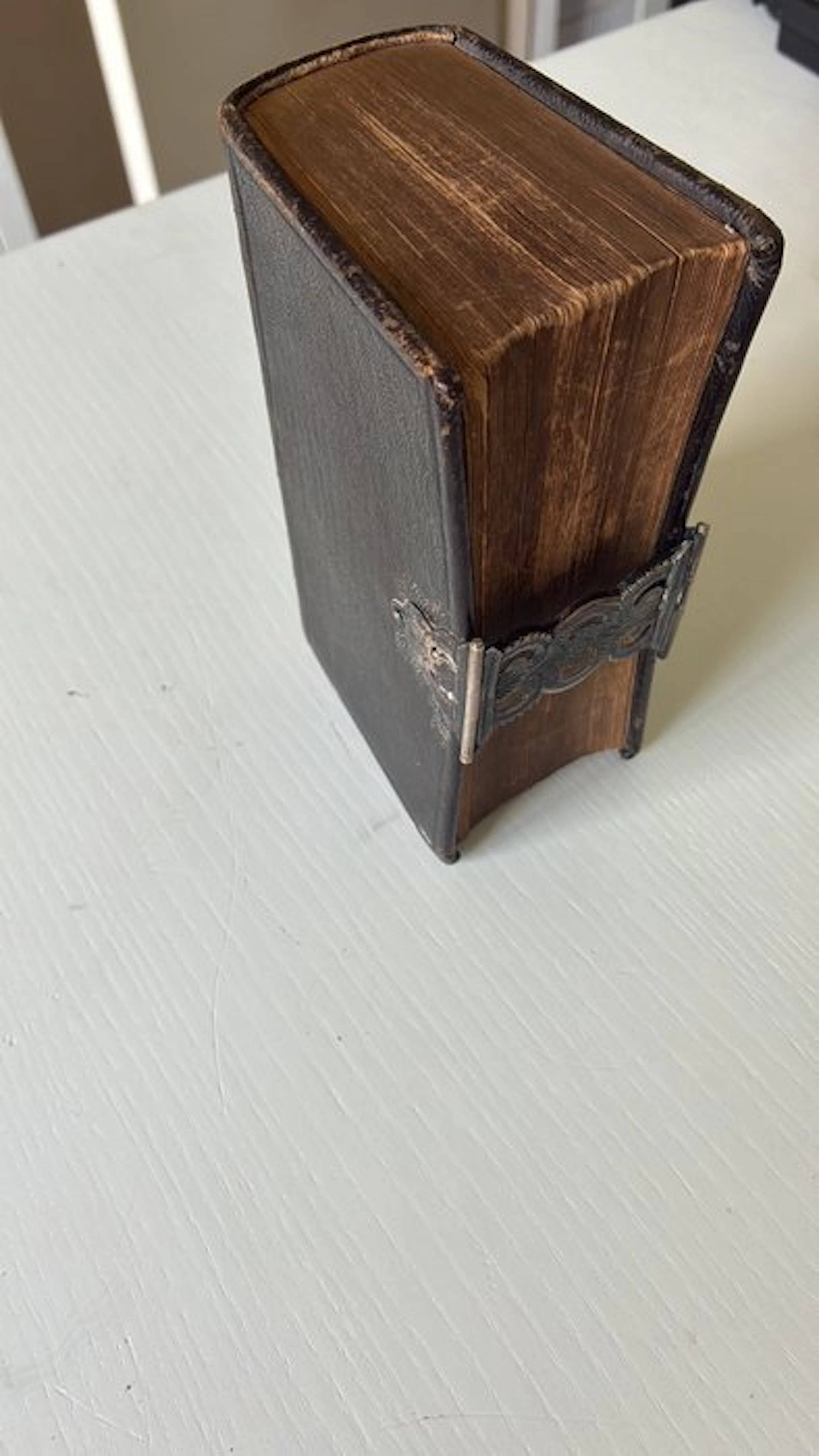 Het nieuwe Testament 1874 met Zilveren slot en goud op snee
