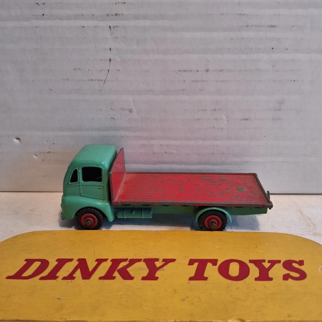 Dinky Toys 1:43 - Model car - Dinky Toys - Guy Warior