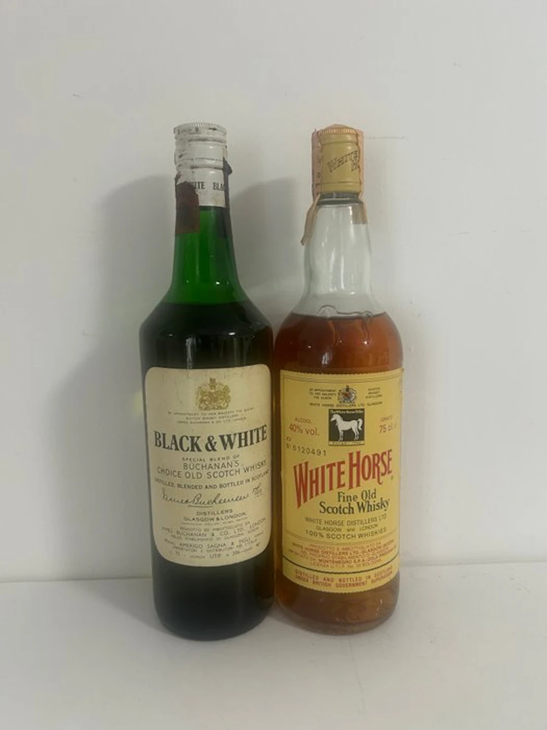 White Horse + Black & White - b. 1970s - 75cl - 2 bottles
