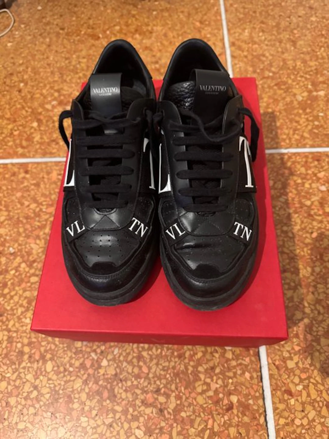 Valentino - SNEAKER NERE VALENTINO - Sneakers - Size: EU 41.5