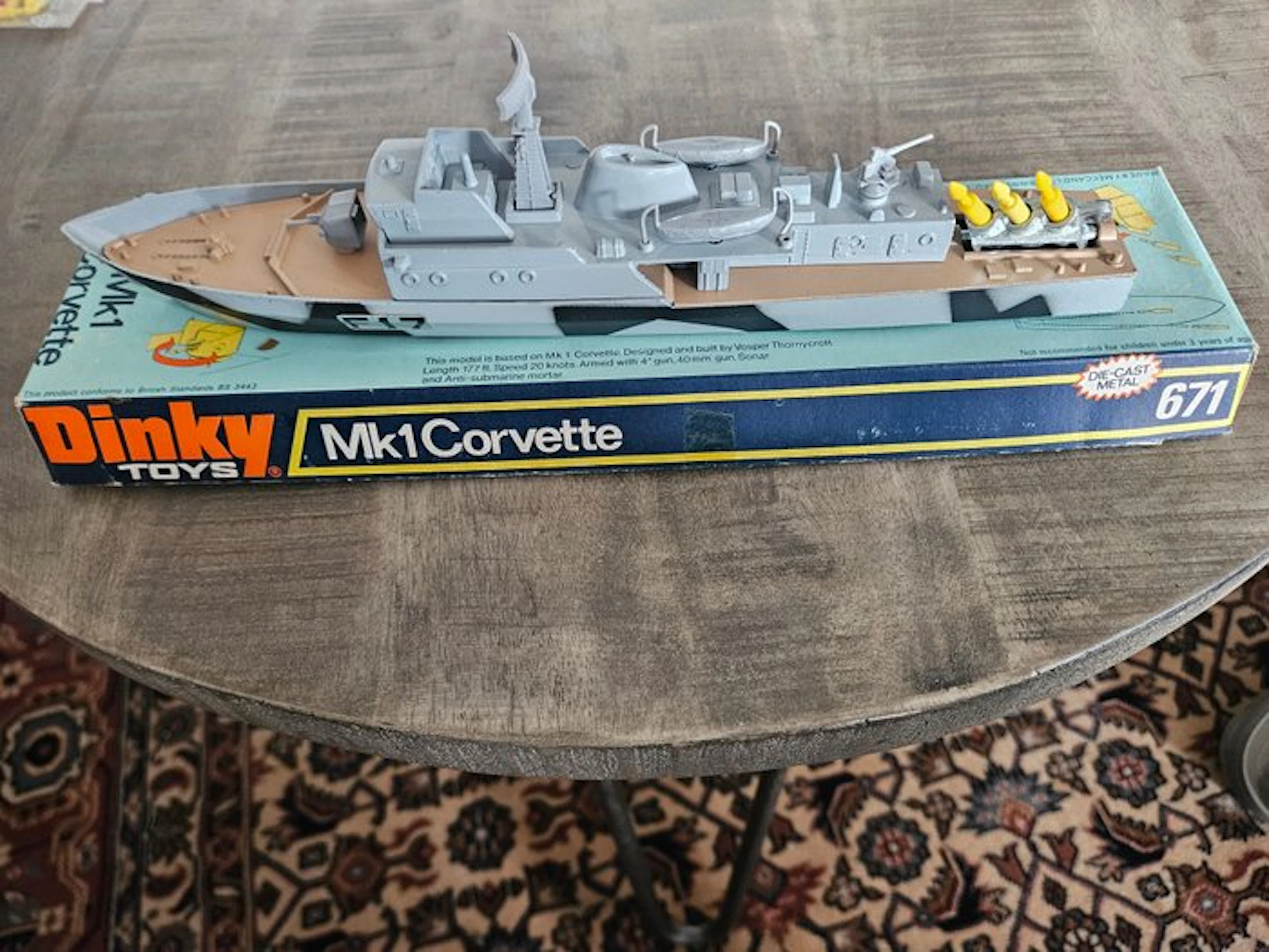 Model kit (2) - Dinky toys MK1 Corvette neuf