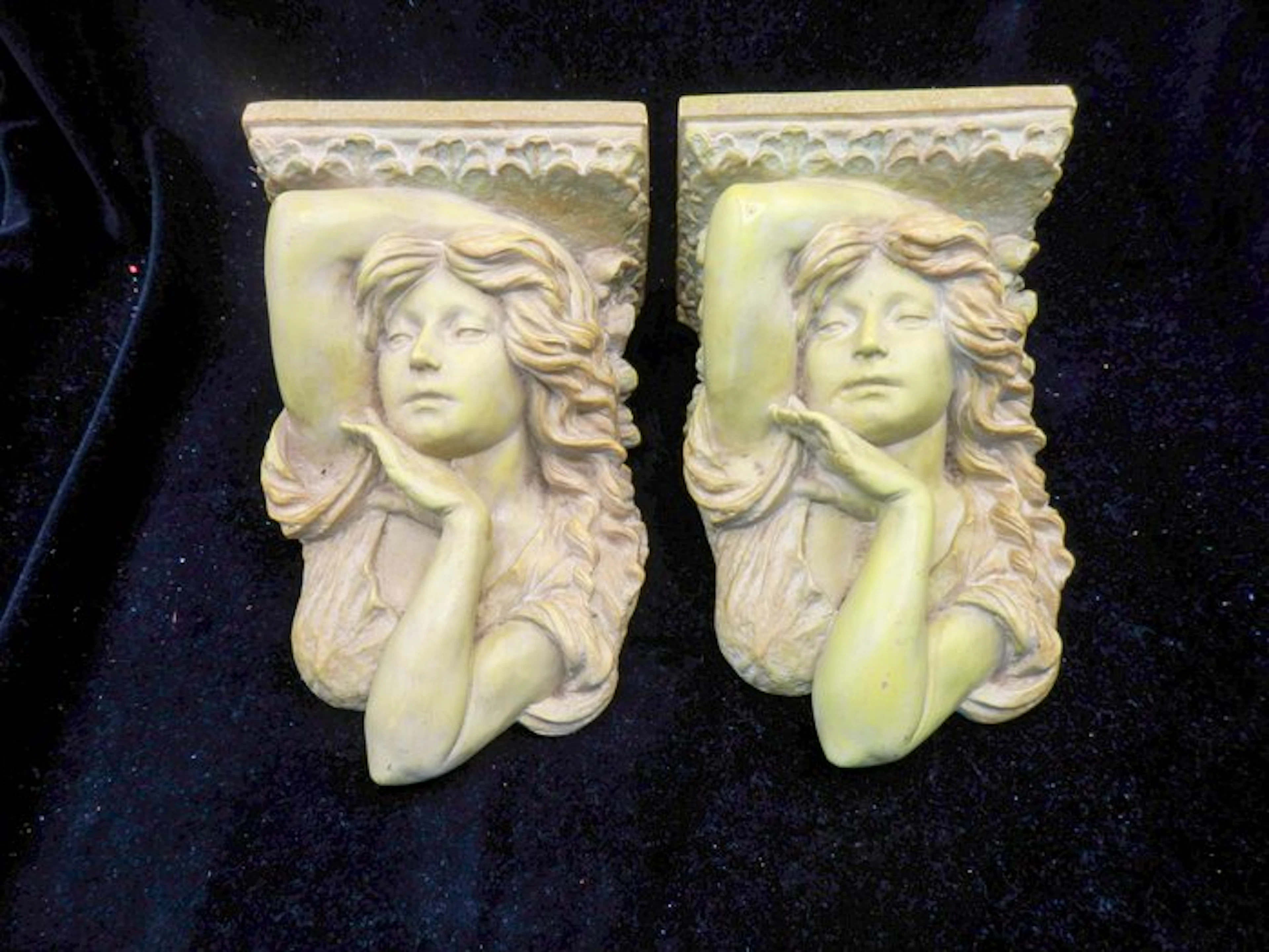 2 Fraaie Art Nouveau-Wandconsoles - Sculptuur van vrouw...