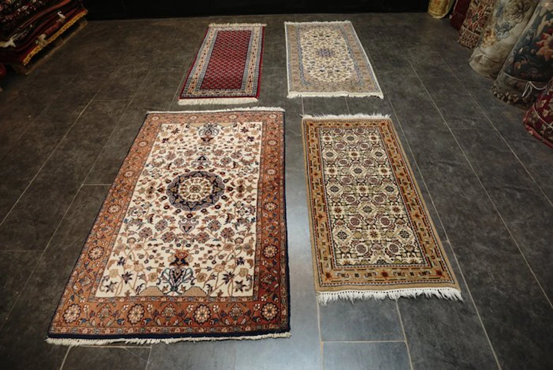 4-piece Oriental rug set: exquisite craftsmanship in...
