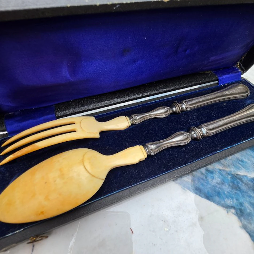 Salad servers (2) - .950 silver - 1850-1900 - Style Louis XVI