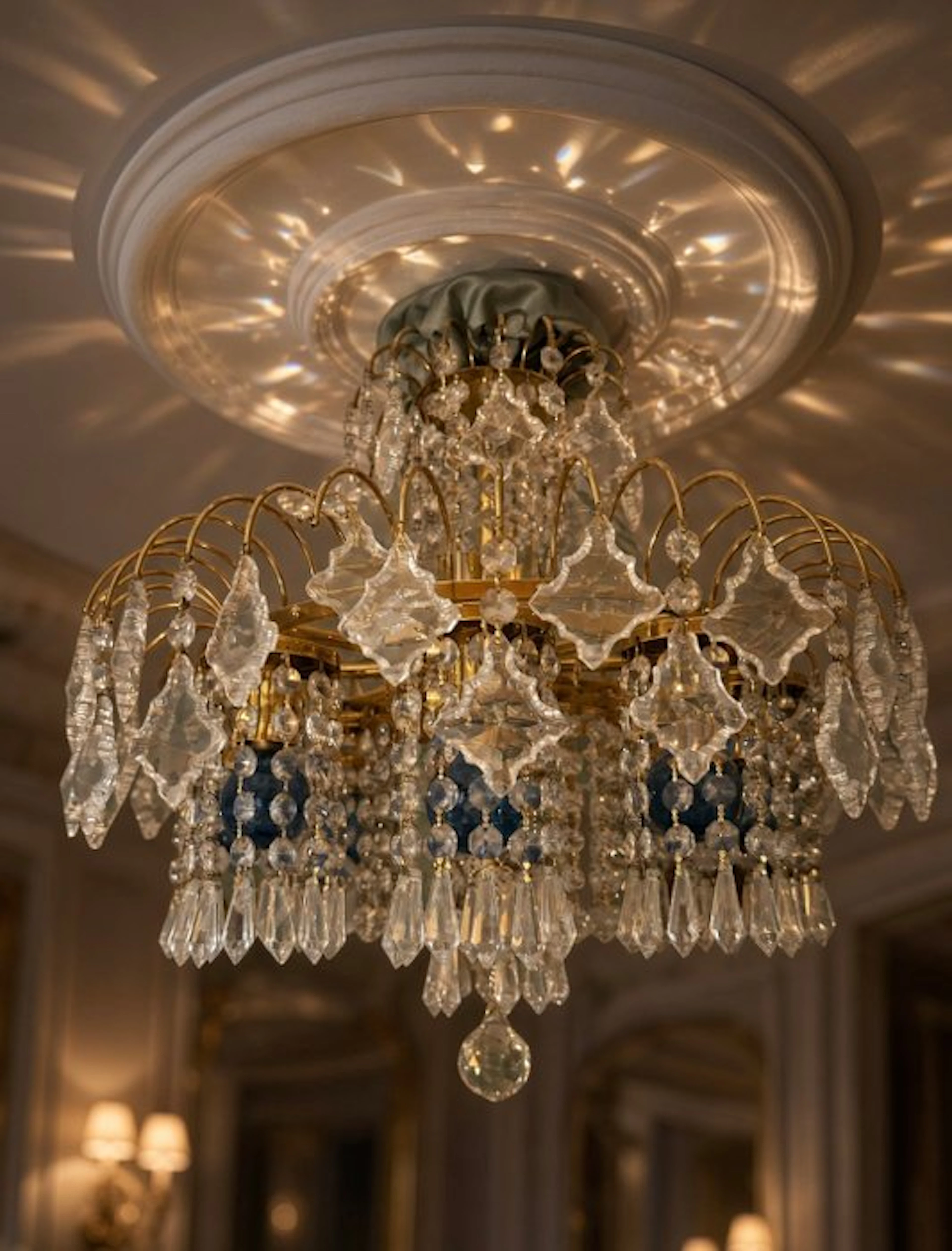 Chandelier - Vintage Hollywood Regency Style Brass...