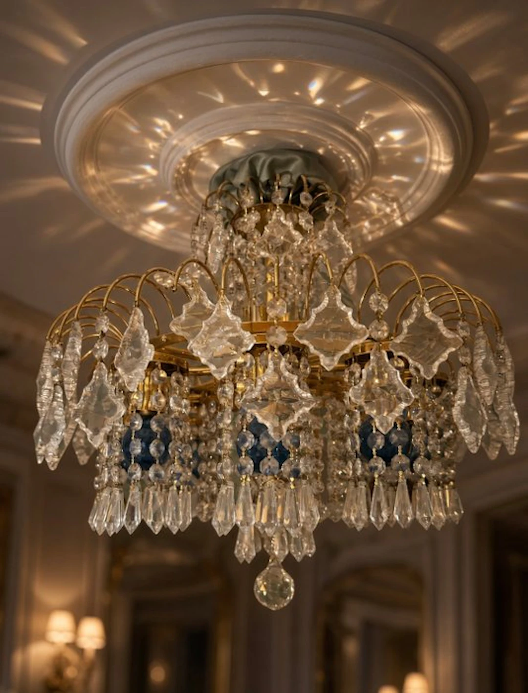 Chandelier - Vintage Hollywood Regency Style Brass...