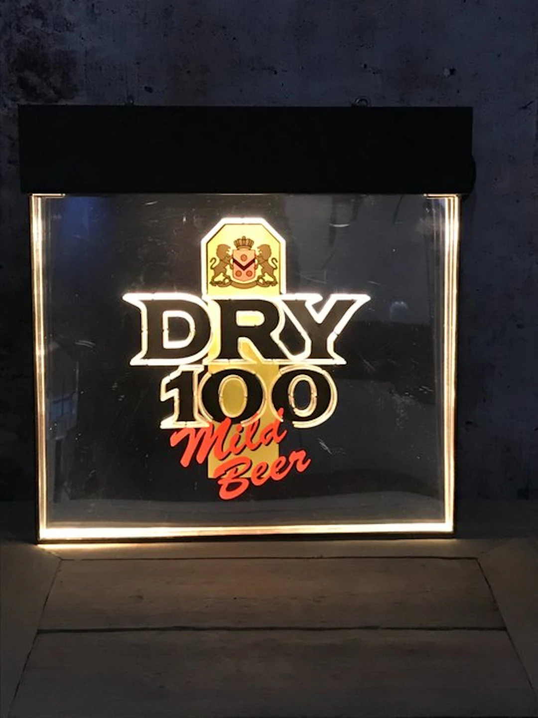 Dry 100 mild beer - Dry 100 Mild Beer - Lighted sign - plexiglass, metal