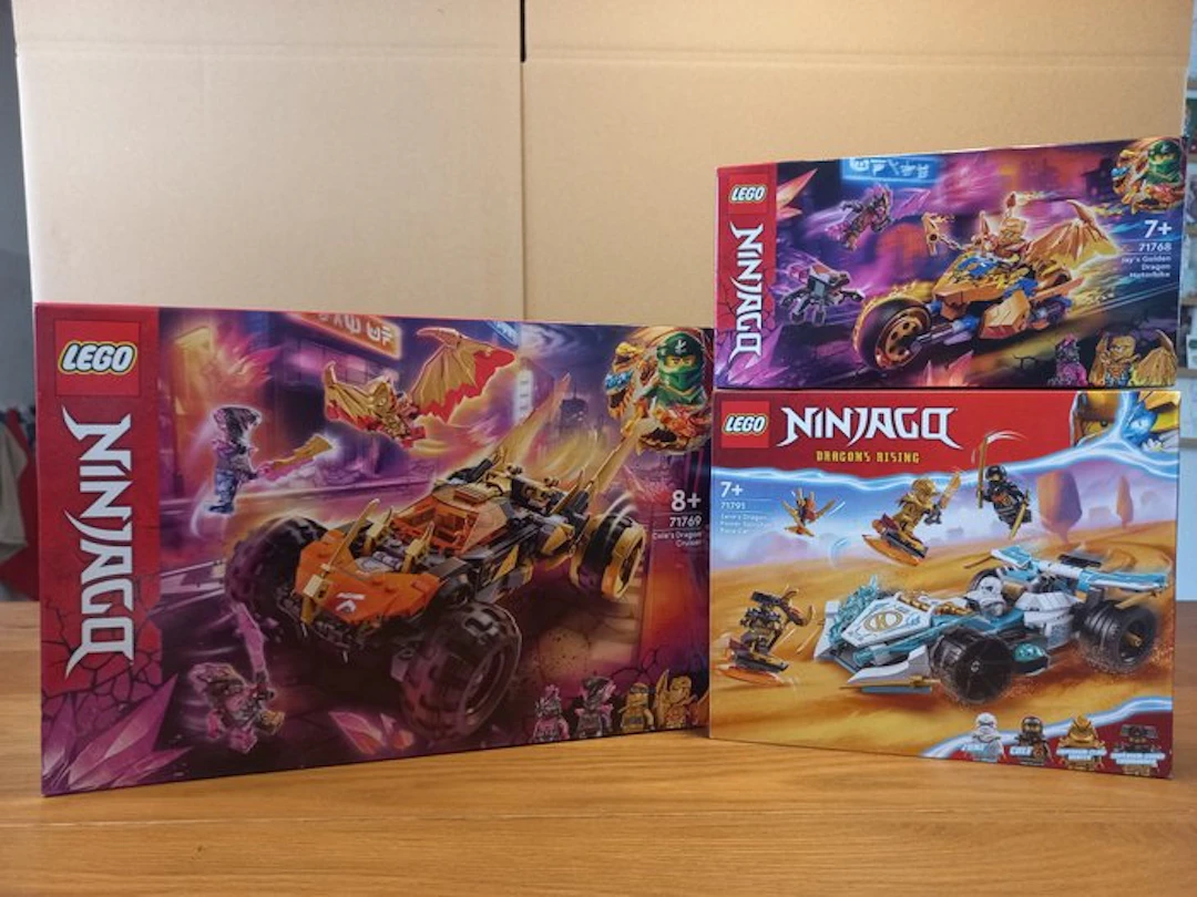 LEGO Set - Ninjago - Cole's Dragon Cruiser 71769; Zane's...