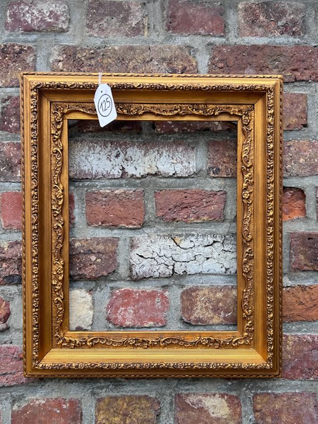 Frame - 125. Antique gold-gilt picture frame for a painting measuring 33x25 cm