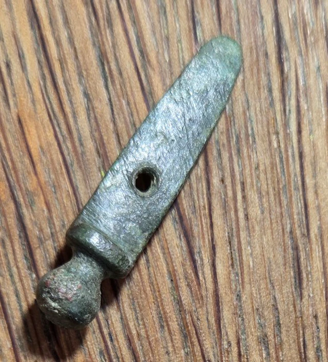 Ancient Roman Bronze gladius sword pendant legionary amulet (No reserve price)