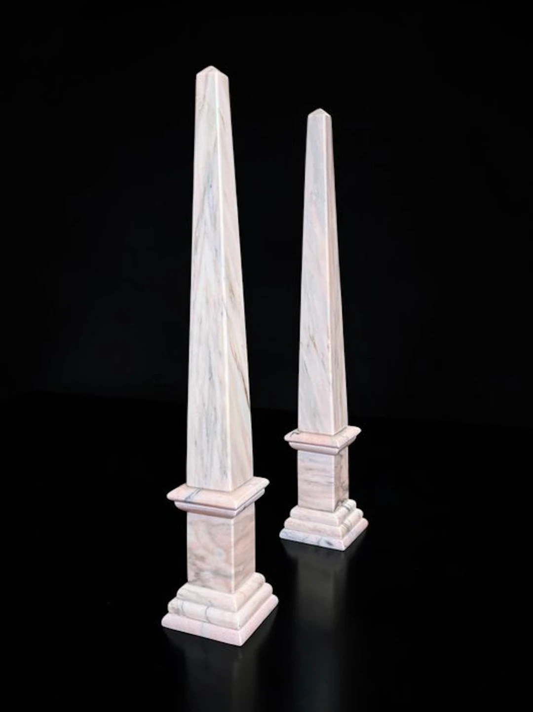 Grand Tour - Sculpture, Obelischi - 67 cm - Pink Marble of Portugal