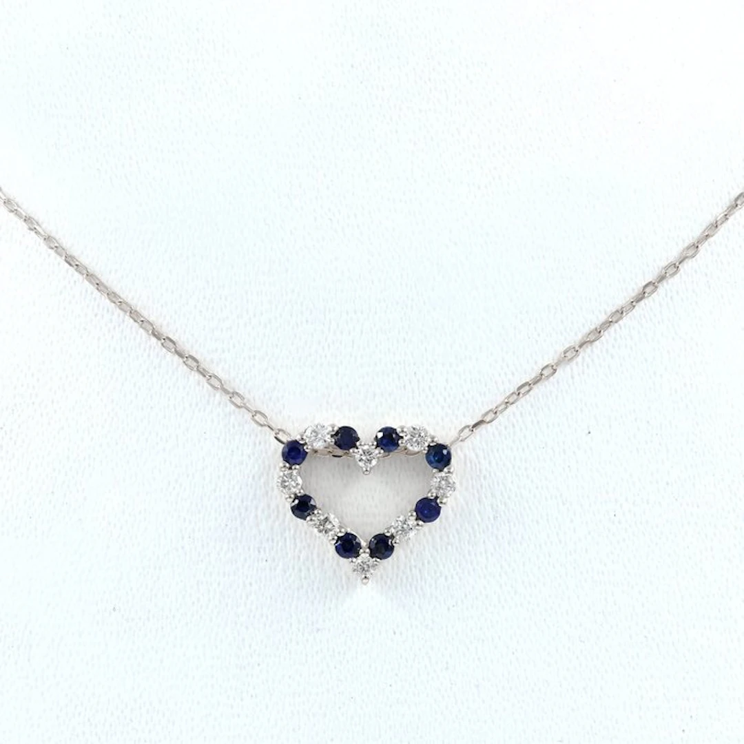 Necklace with pendant - 14 kt. White gold - 0.61ct. tw. Sapphire - Diamond