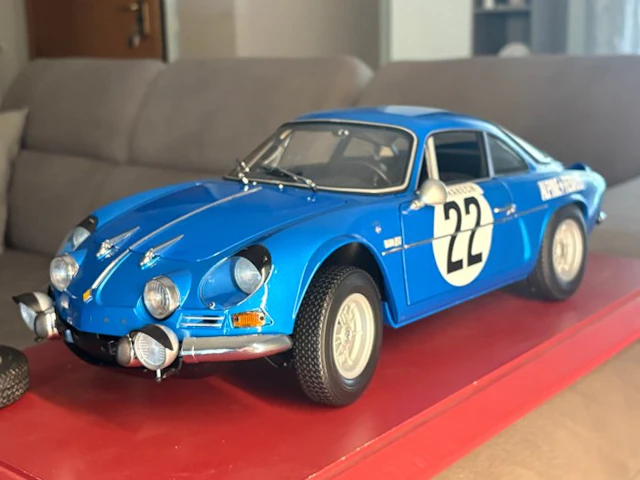 Altaya 1:8 - Model car - Renault alpine Berlinetta