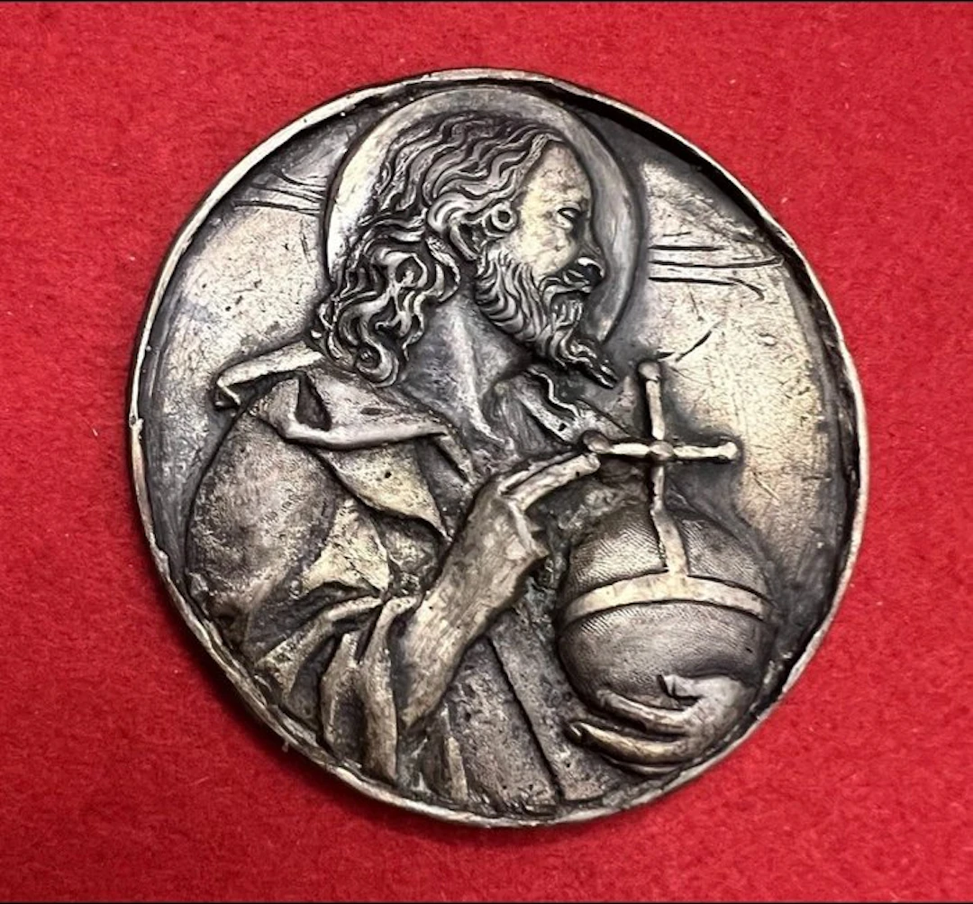 Italy. Medaglione raffigurante Gesù Cristo in veste di Salvator Mundi
