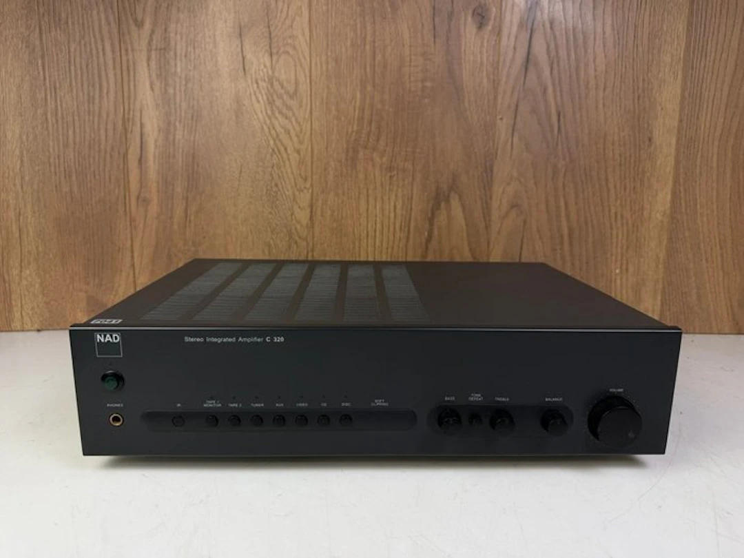 NAD - C 320 Solid state integrated amplifier