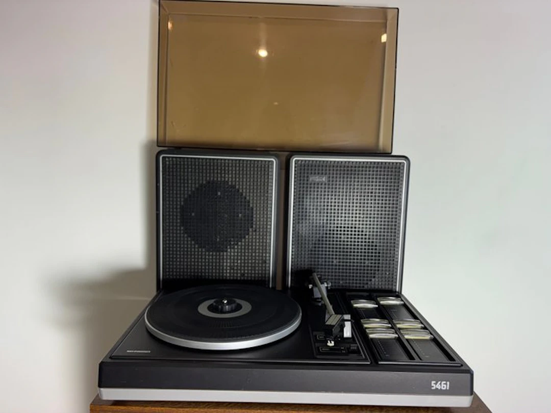 Schneider - 5461 Belt-Drive Stereo Record player