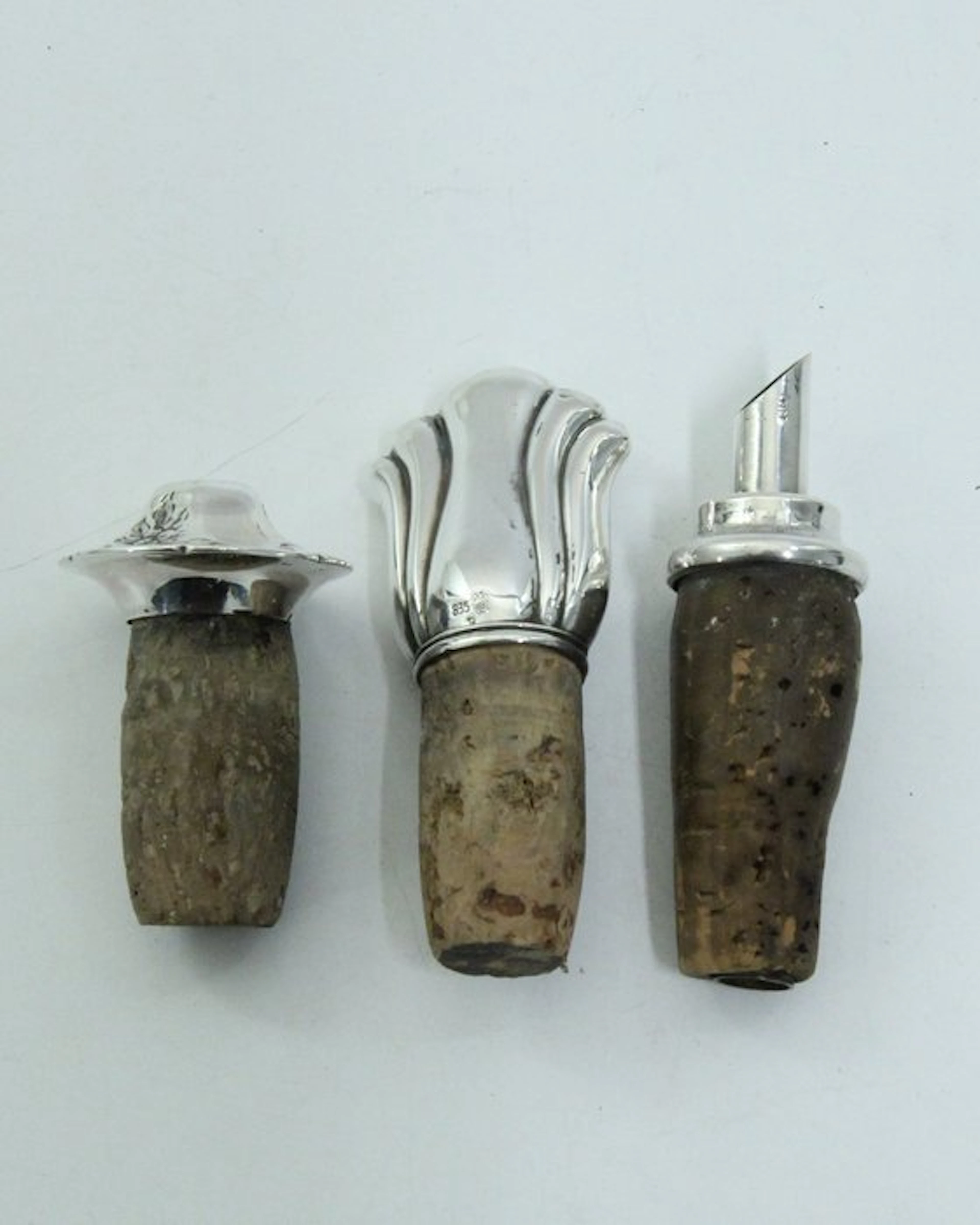 2 Antieke sierkurken + 1 schenkkurk (1863-1946) - Bottle cork (3) - .835 silver