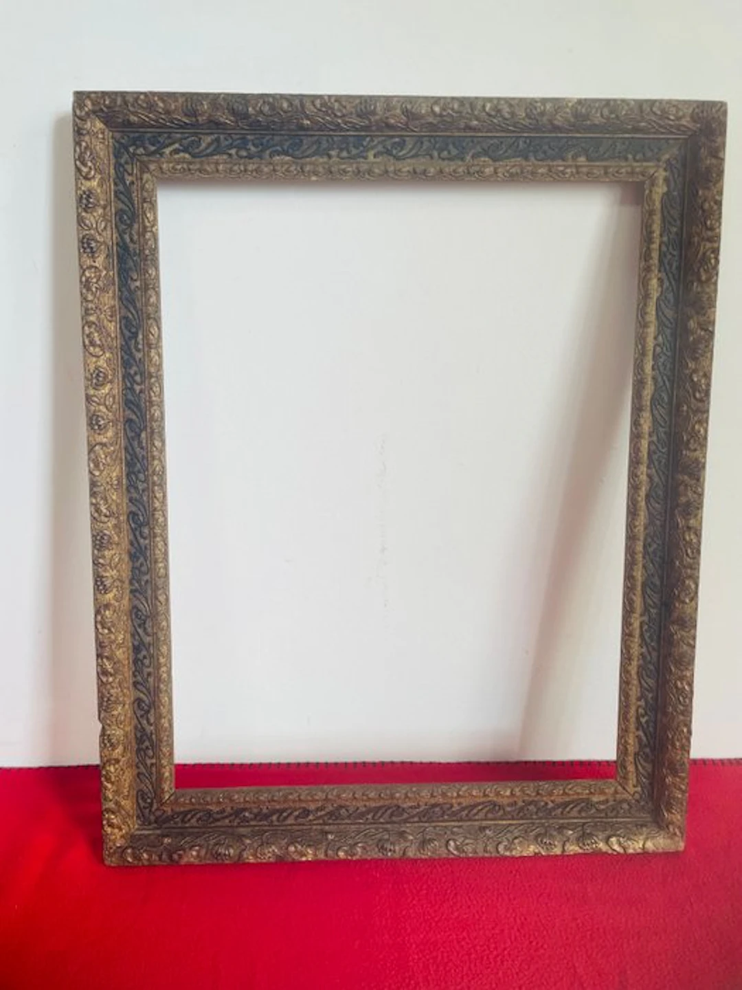 Frame - Splendid Antique Frame in Eclectic Style...