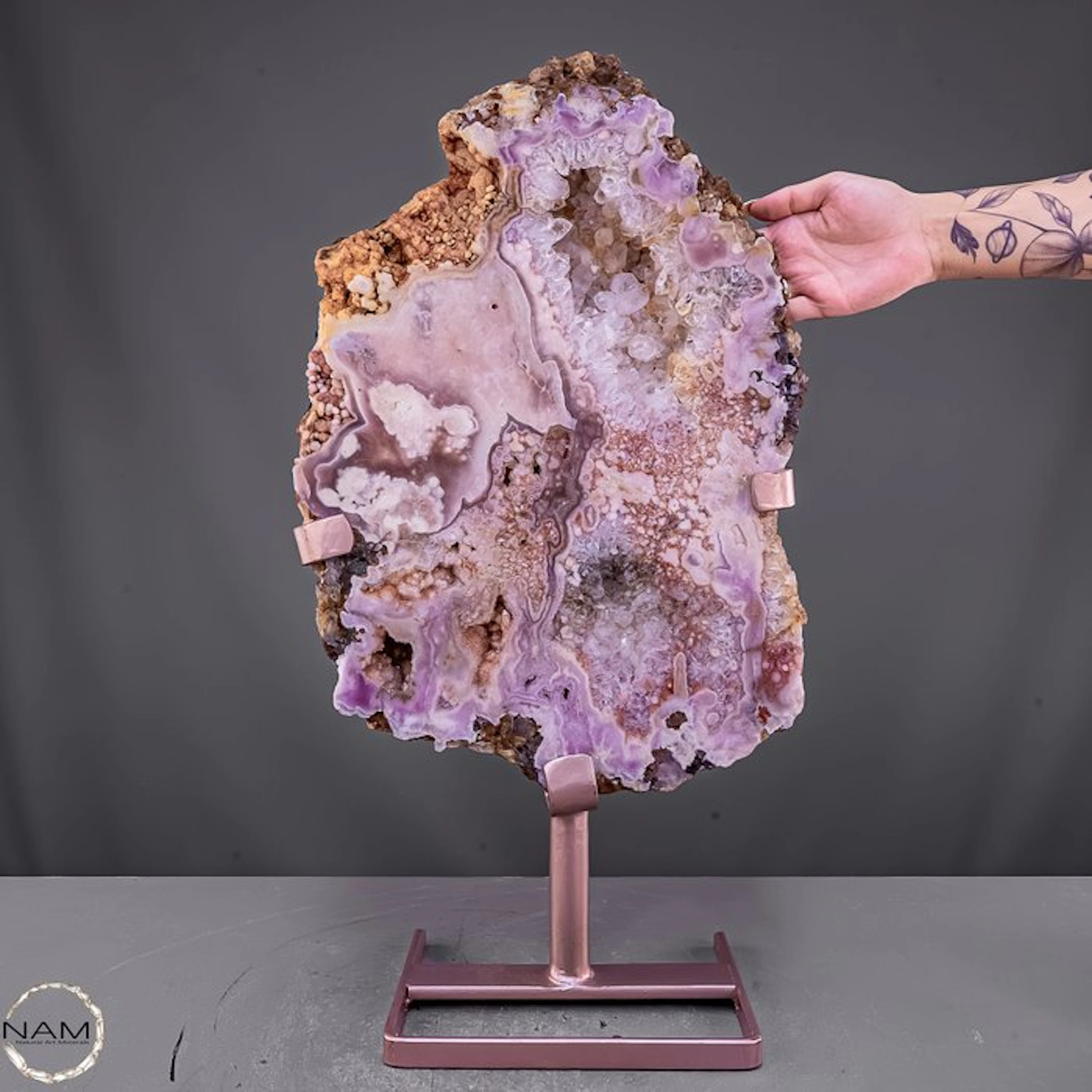 Breathtaking 15 kg pink amethyst on a metal stand – an...