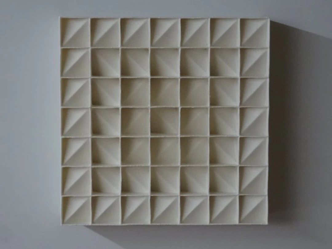 Hans Meeuwsen - 2026 - 62 wit minimalistisch wandrelief