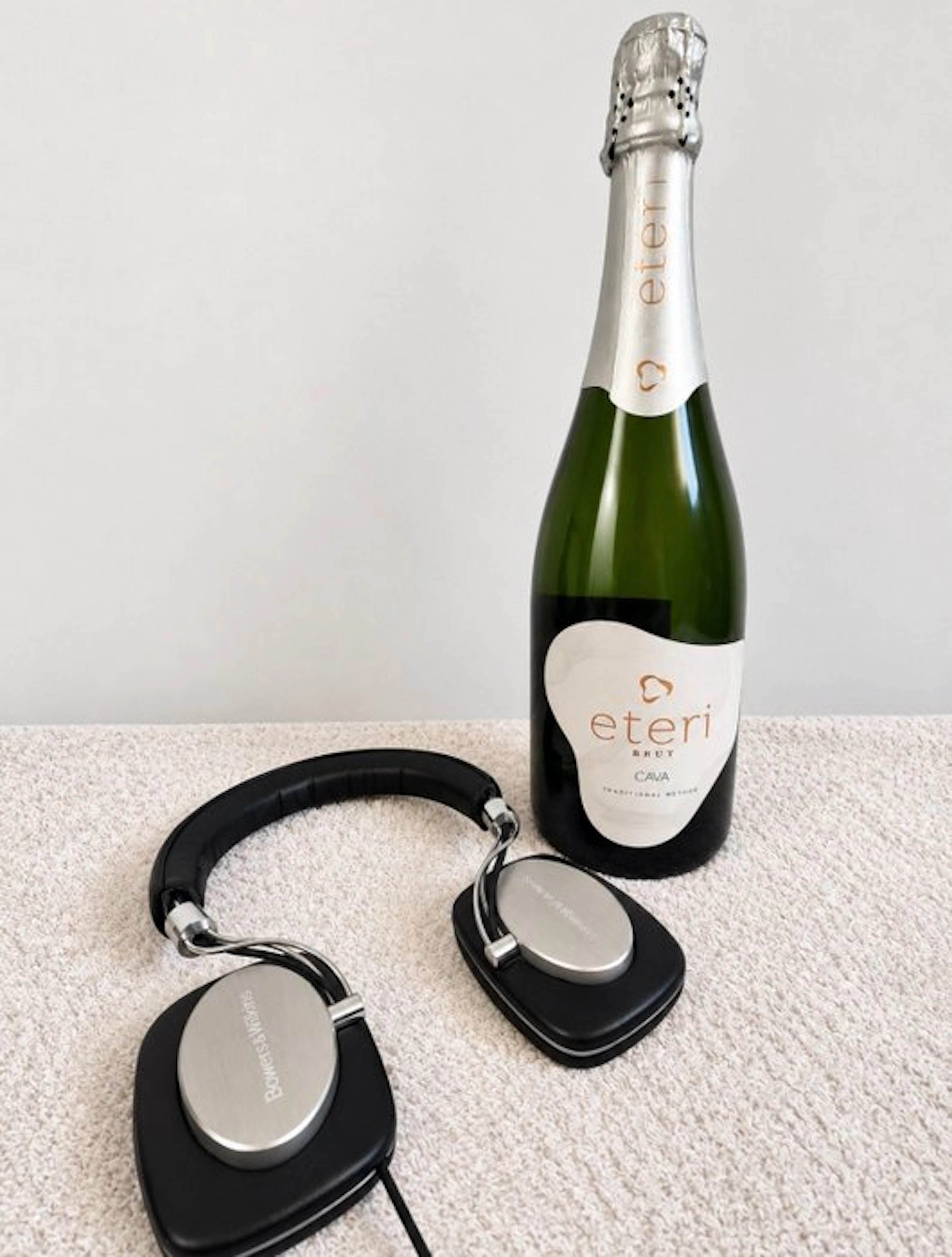Bower & Wilkins - P5 Closed-Back Dynamic On-Ear Headphone