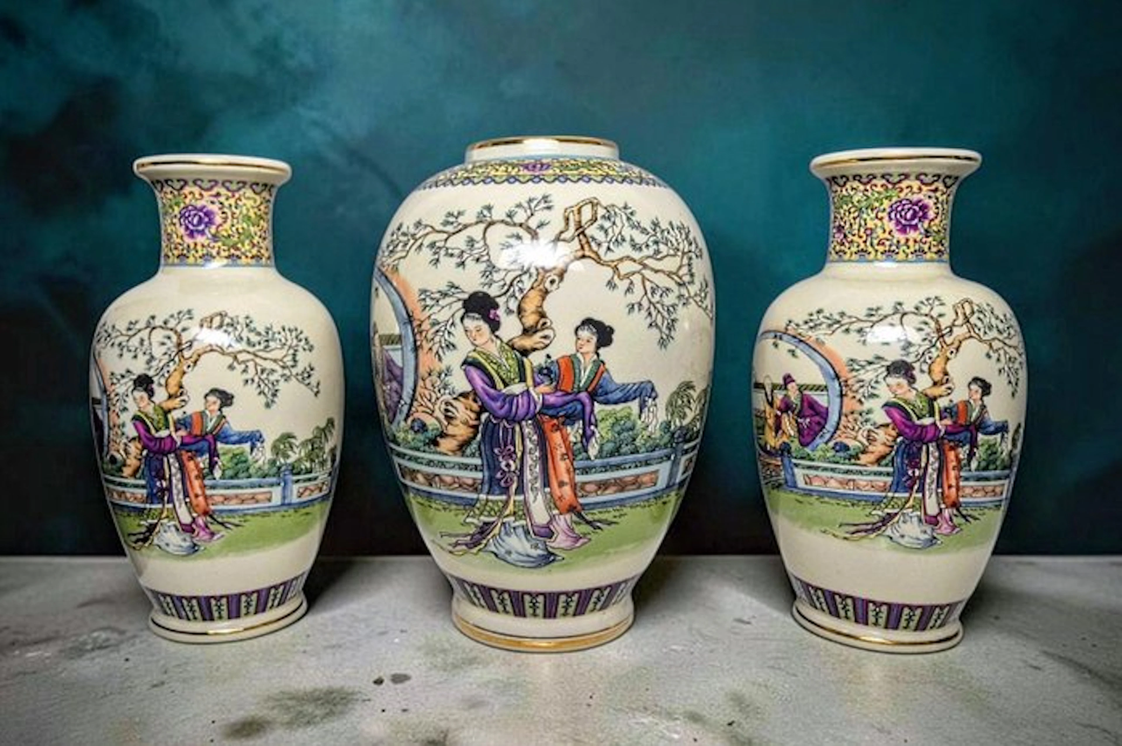 Vase (3) - Colorful set of Japanese chinoiserie vases - Porcelain