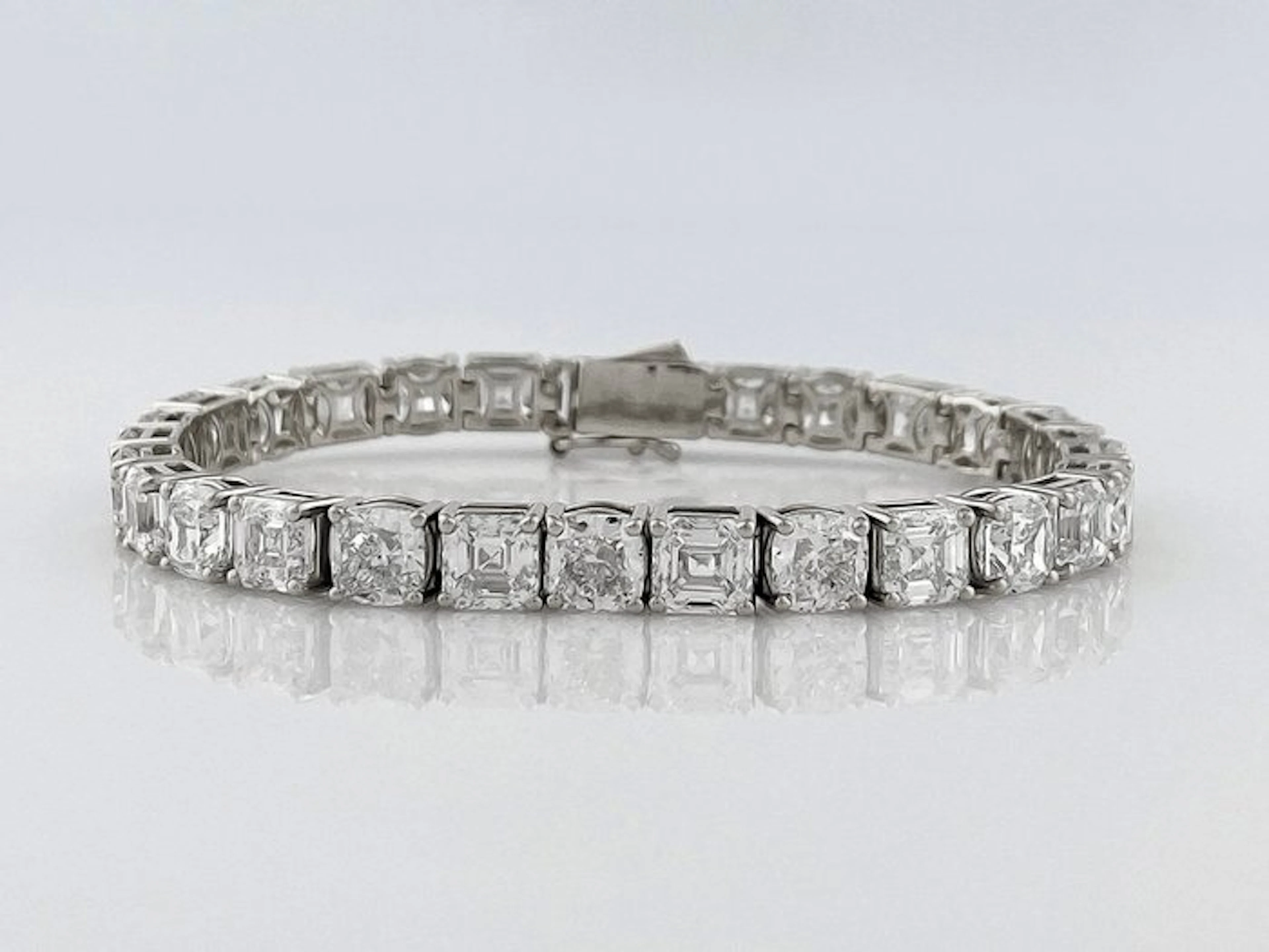 Bracelet - 14 kt. White gold - 30.61ct. tw. Diamond (Lab-grown)