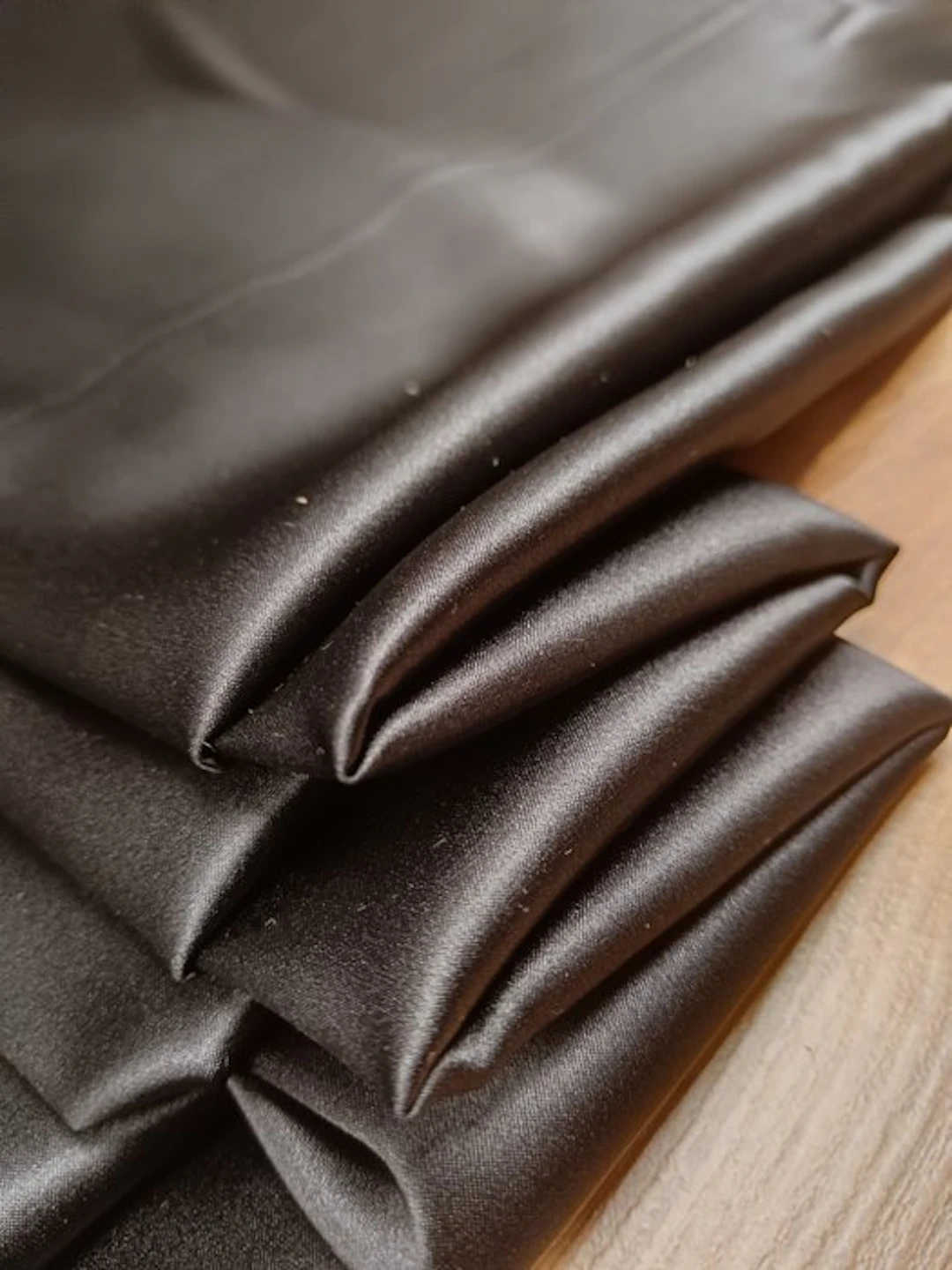 Premium silk satin E 744 Size 4.20 x 1.40 m - Textile...