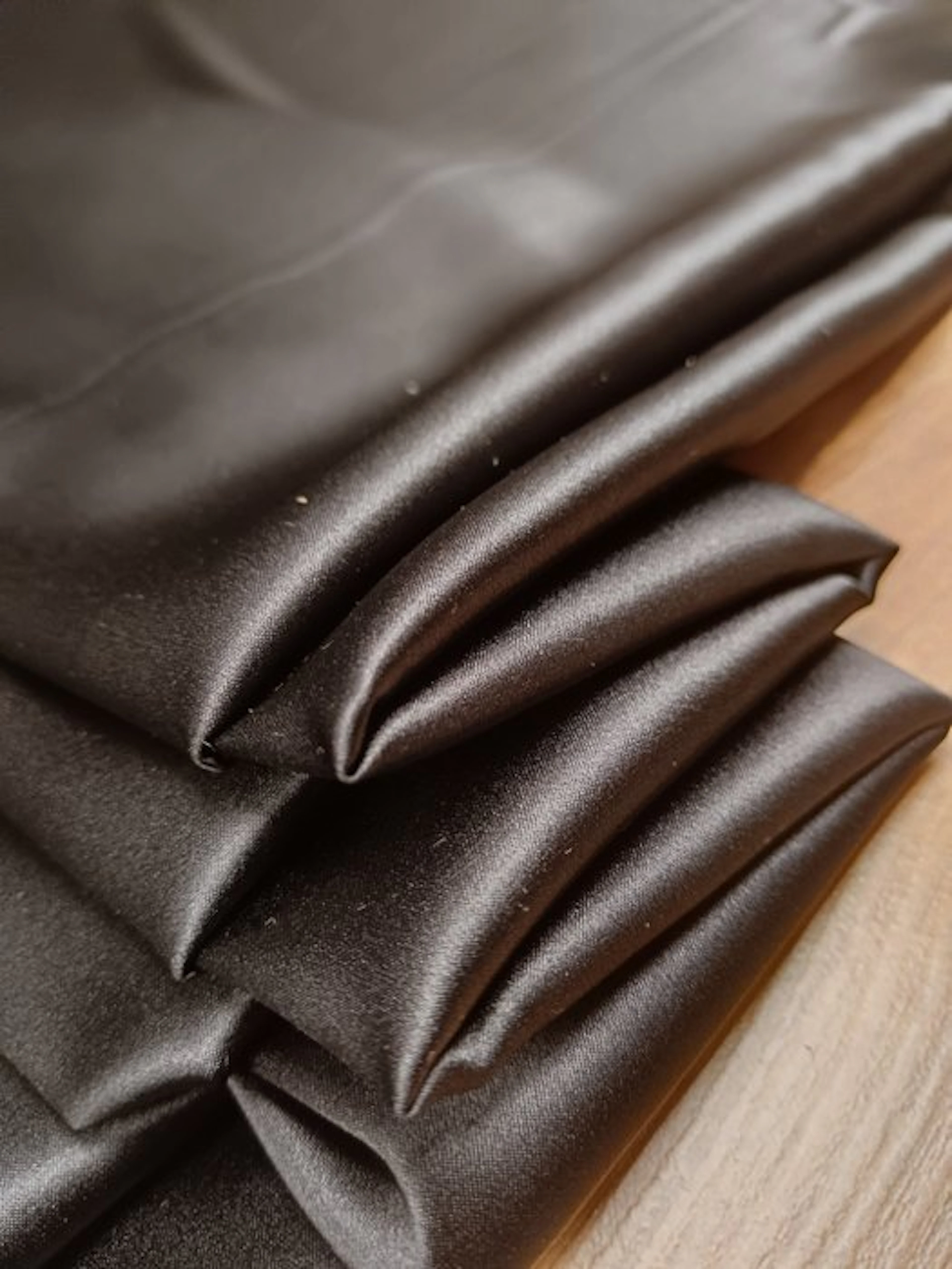 Premium silk satin E 744 Size 4.20 x 1.40 m - Textile...