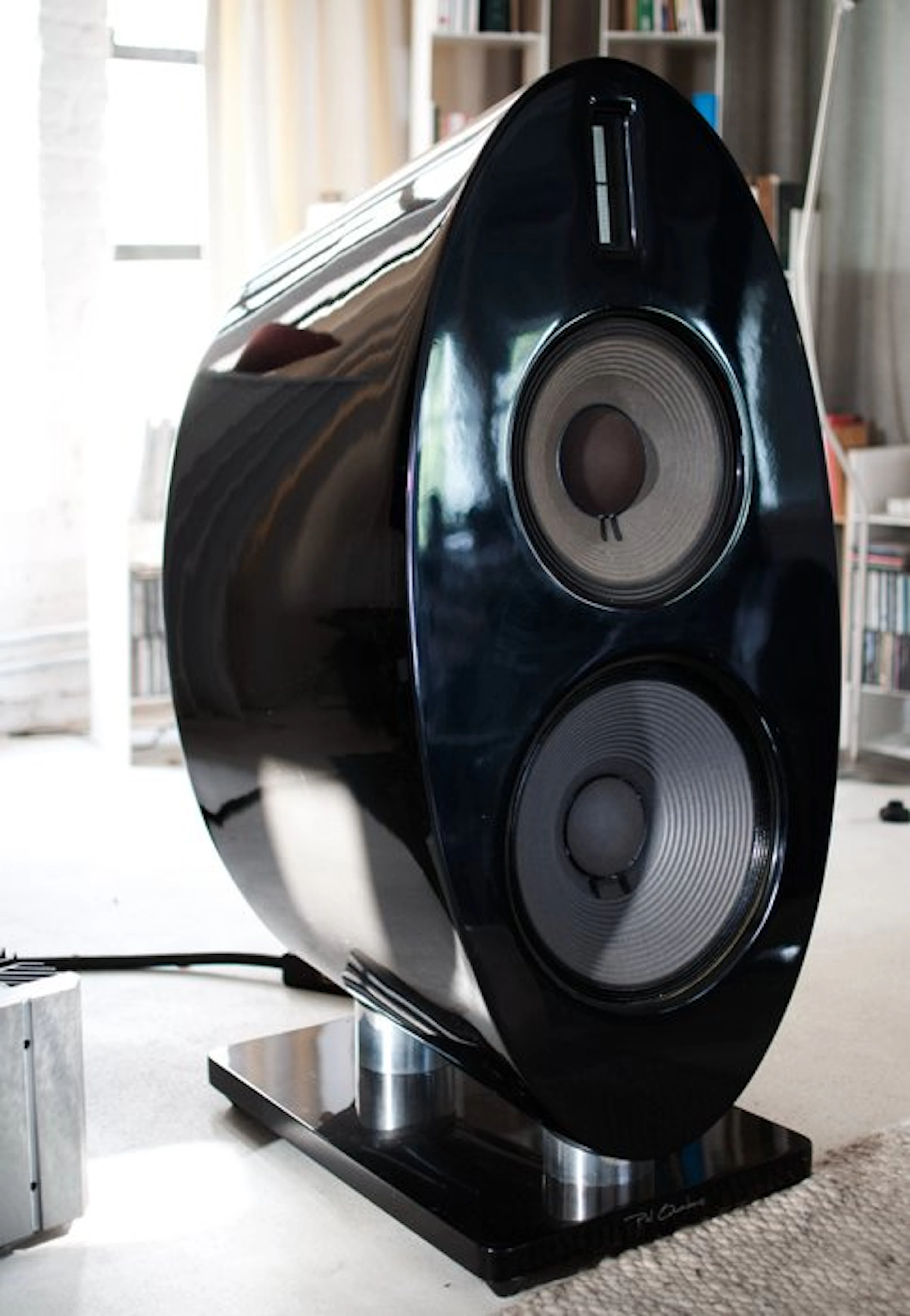 OVO - by Pol Quadens Speaker set