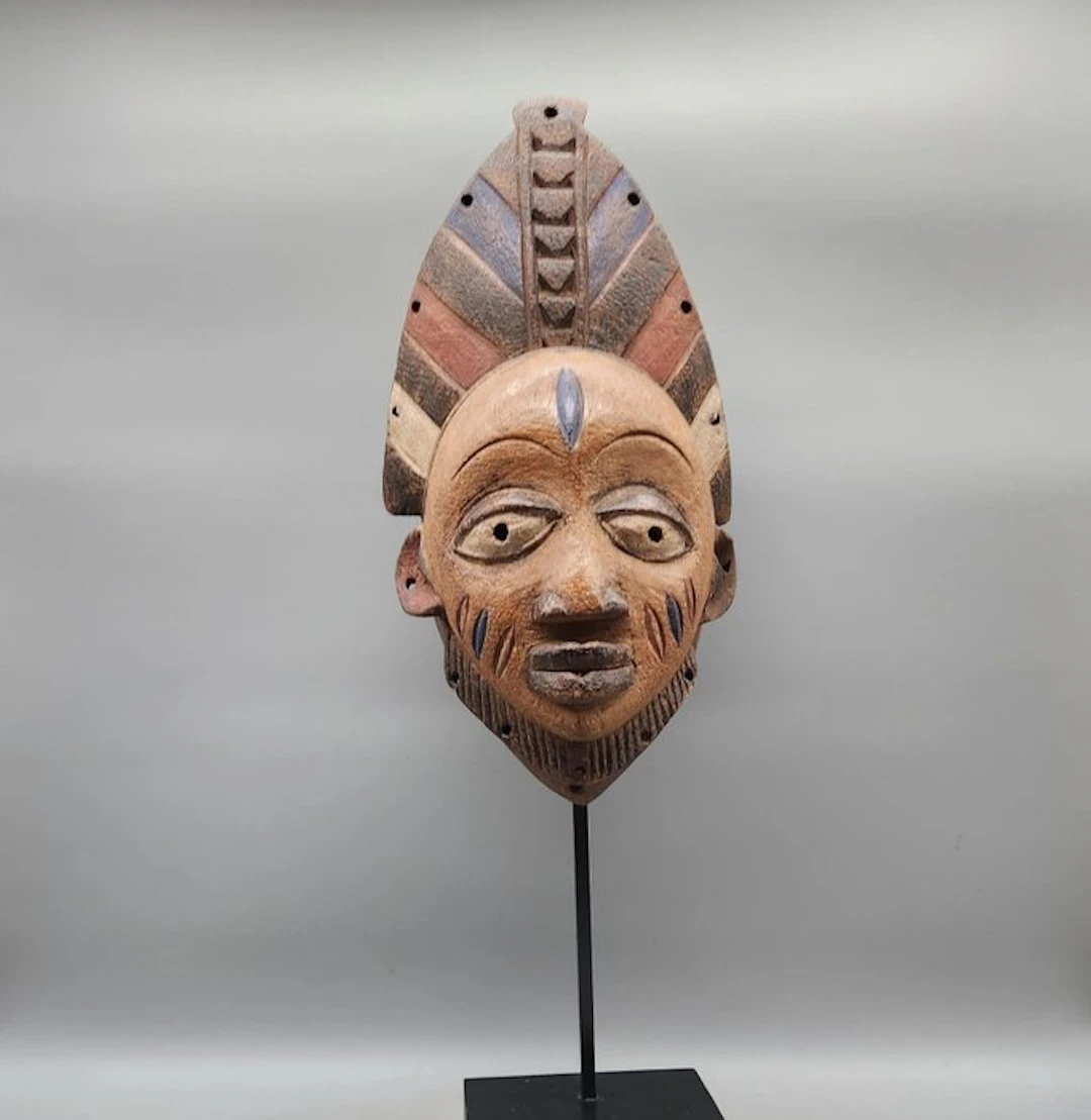 Superb Mask - Yoruba - DR Congo (No reserve price)