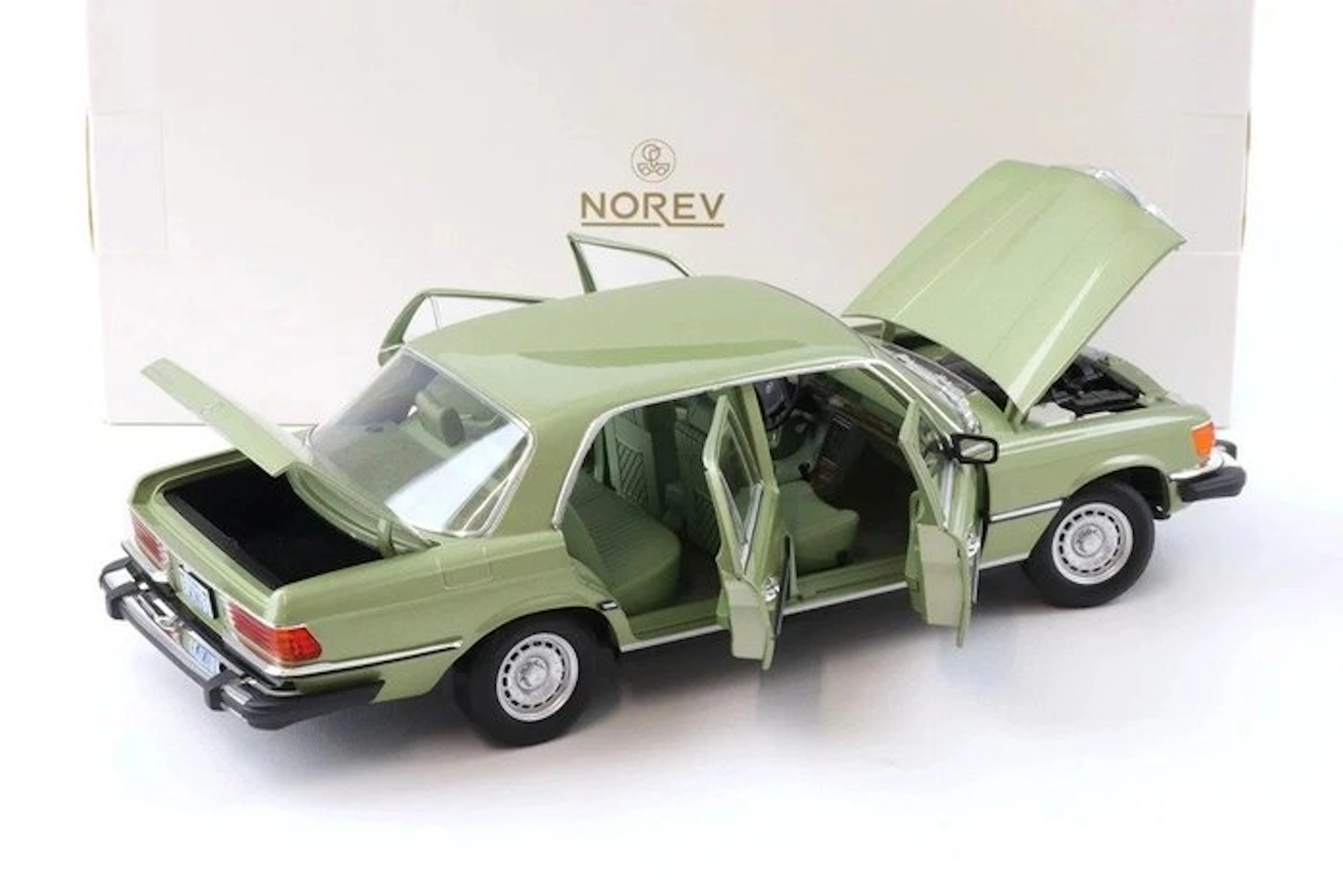 Norev 1:18 - Model car - Mercedes-Benz 450 SEL (US-Version)