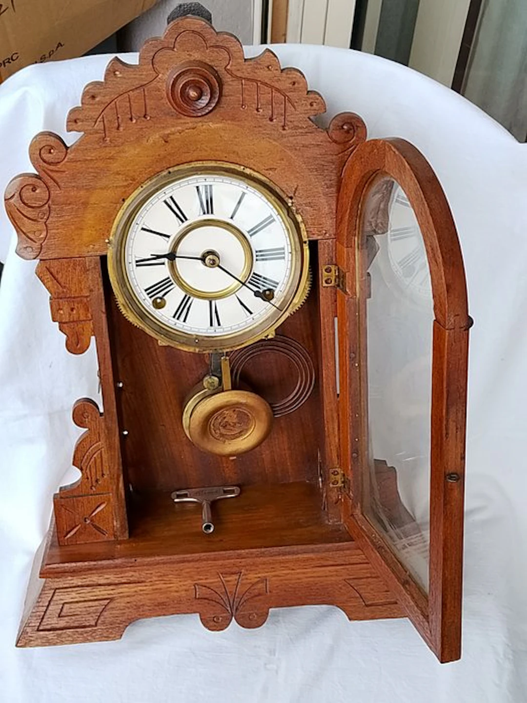 Mantel clock - Antique Brass, Iron, Wood - 1910-1920