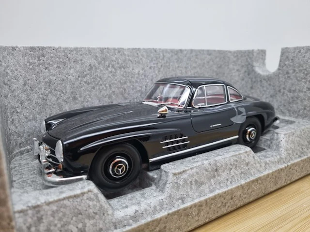 OE Mercedes (by Norev) 1:18 - Model car - Mercedes-Benz...
