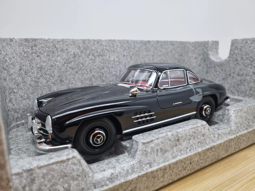 OE Mercedes (by Norev) 1:18 - Model car - Mercedes-Benz...