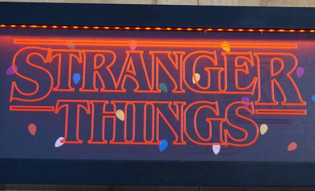 Stranger Things - The Upside Down Lamp" LED Light Box –...