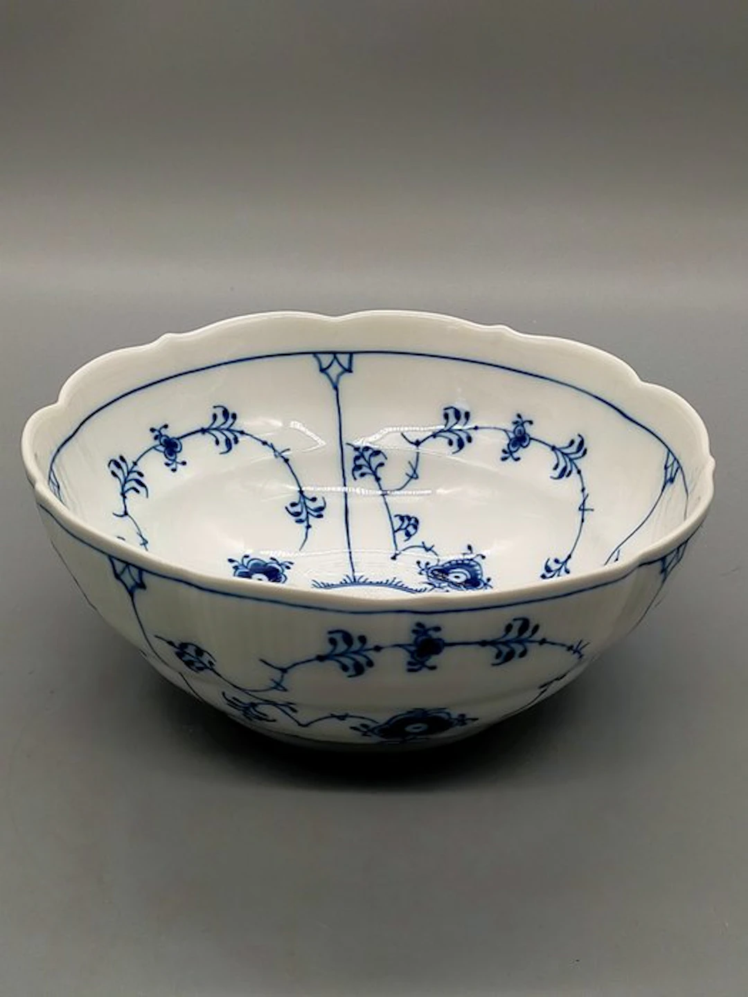 Royal Copenhagen - Dish - – Musselmalet Gerippt Porzellan - Porcelain