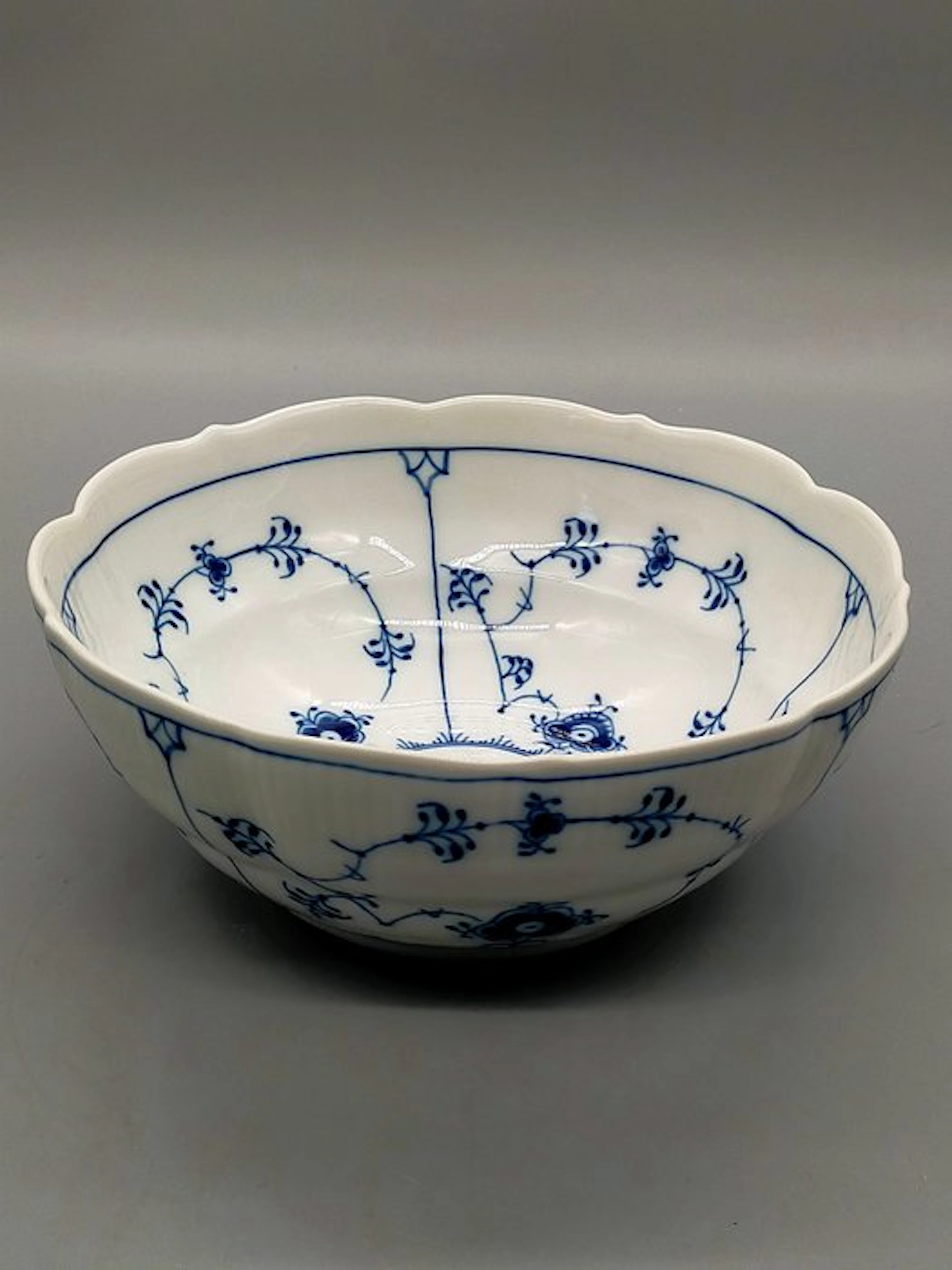 Royal Copenhagen - Dish - – Musselmalet Gerippt Porzellan - Porcelain