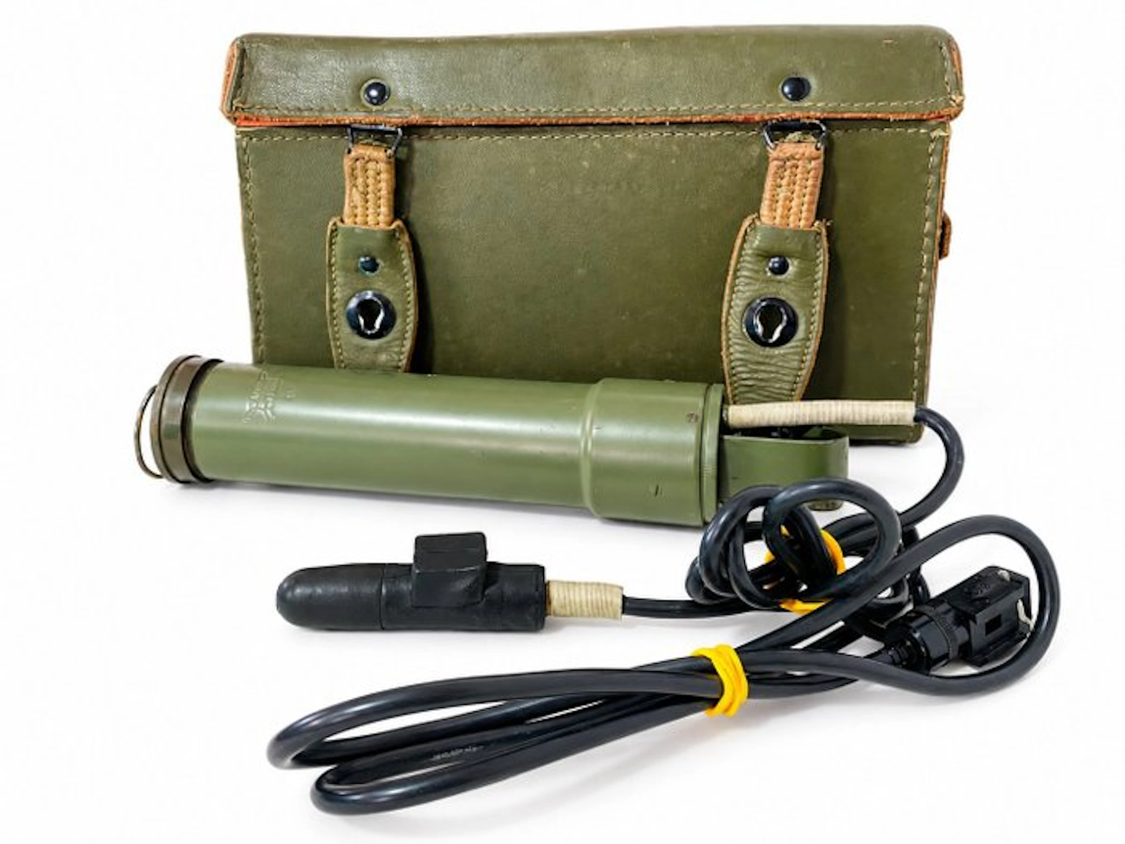 Ancien dispositif d’éclairage électrique militaire