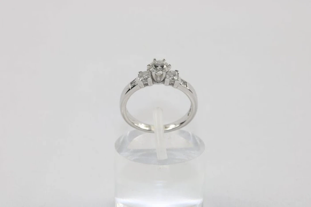 Ring - 14 kt. White gold - 0.76ct. tw. Diamond (Natural) - Diamond