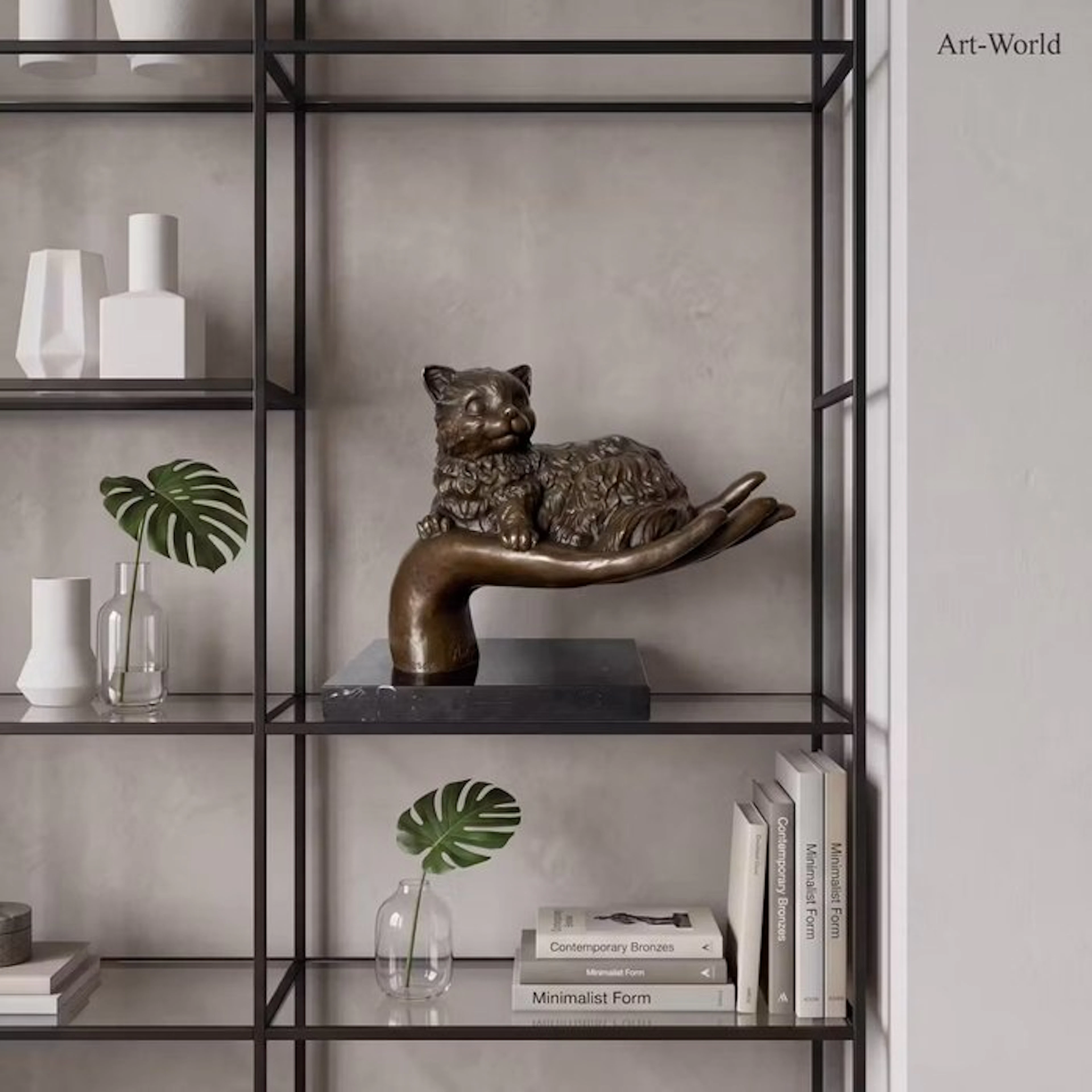 Statue, Naar Antoinette: Kat liggend op hand - 20 cm - Bronze, Marble