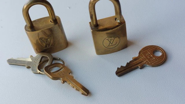 Louis Vuitton - Keyring