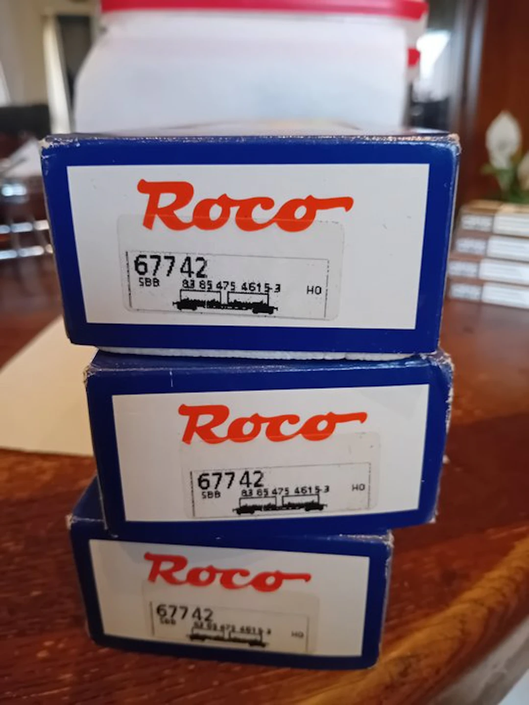 Roco H0 - Model train wagon (3) - A wagon is missing a bumper. - Hupac