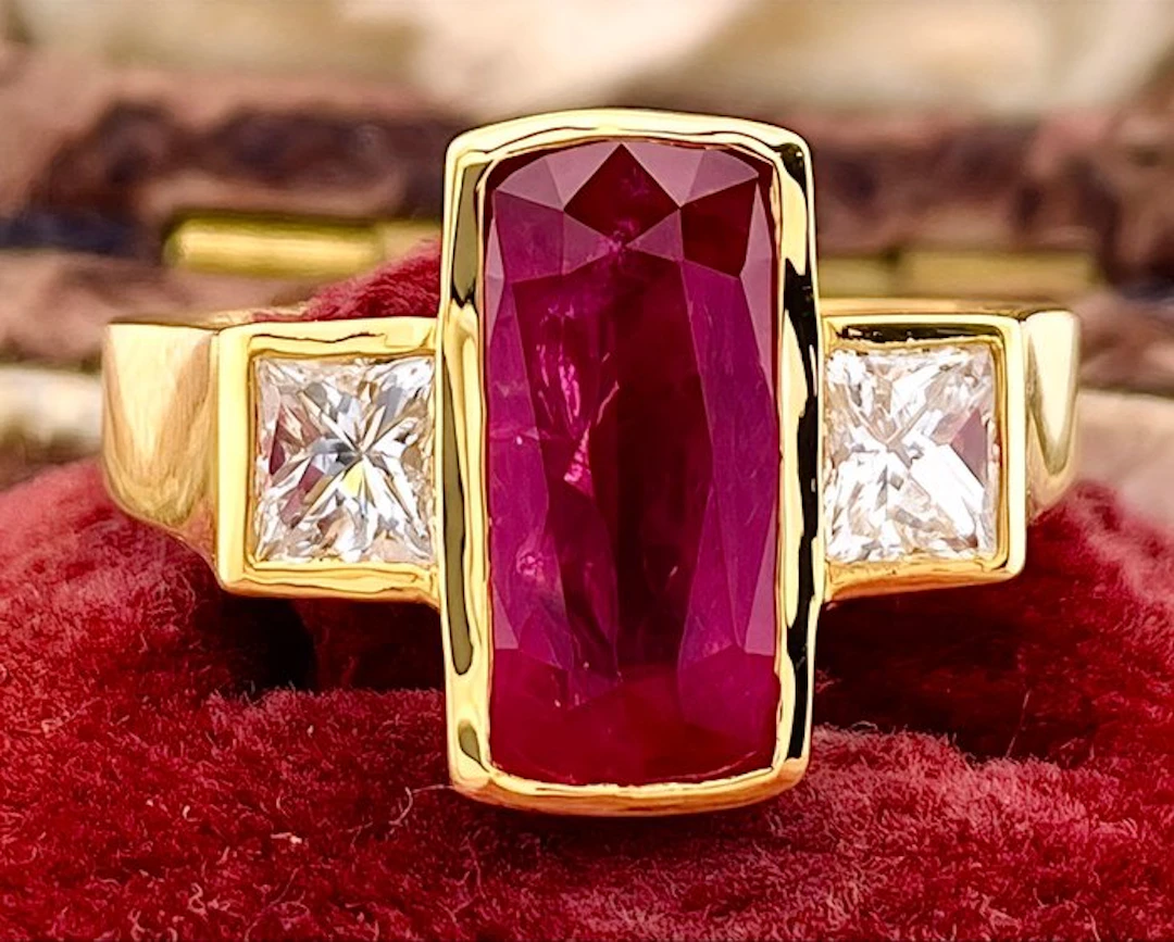 Ring - 18 kt. Yellow gold Ruby - Diamond