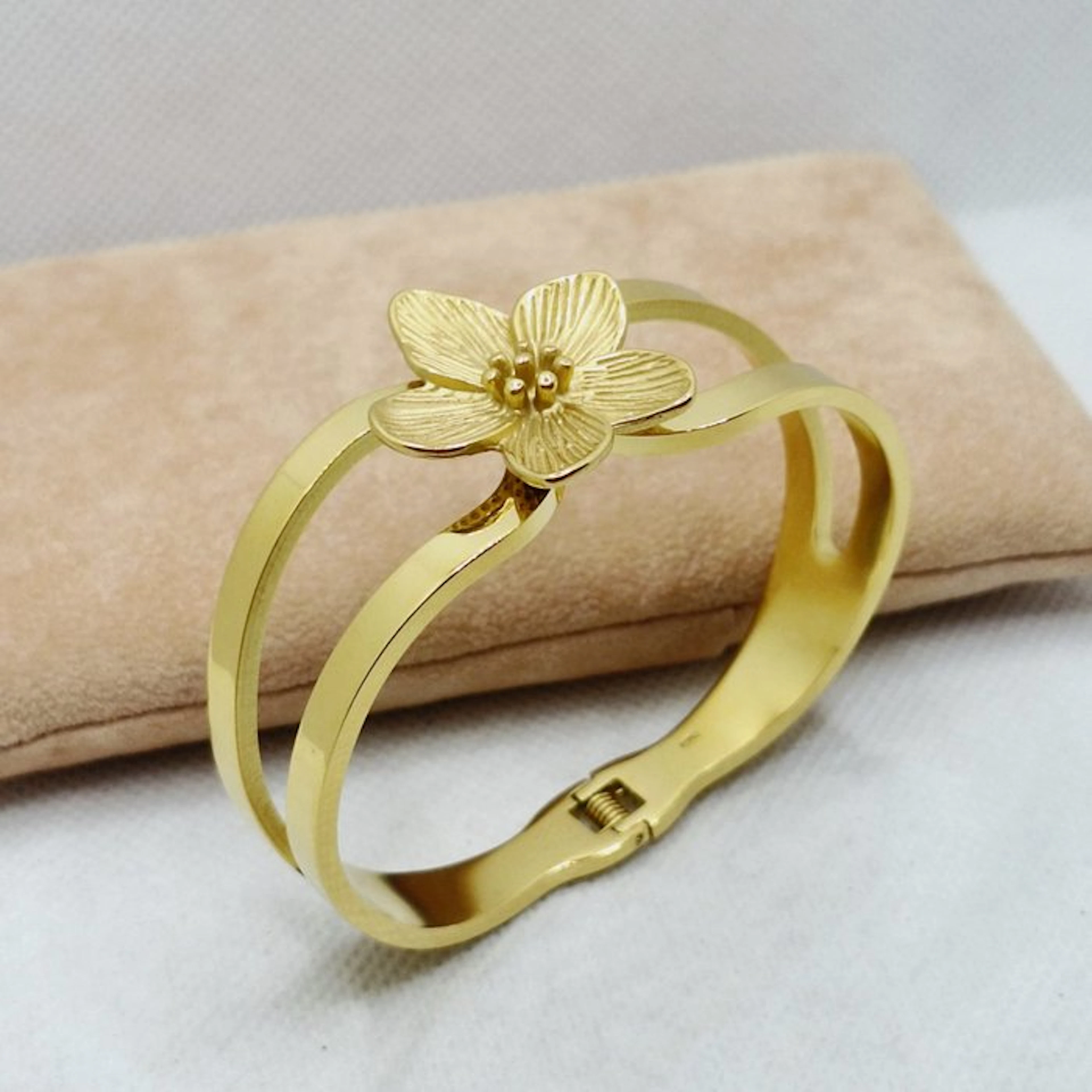 No reserve price - Bracelet Silver, gold finish. - Floral