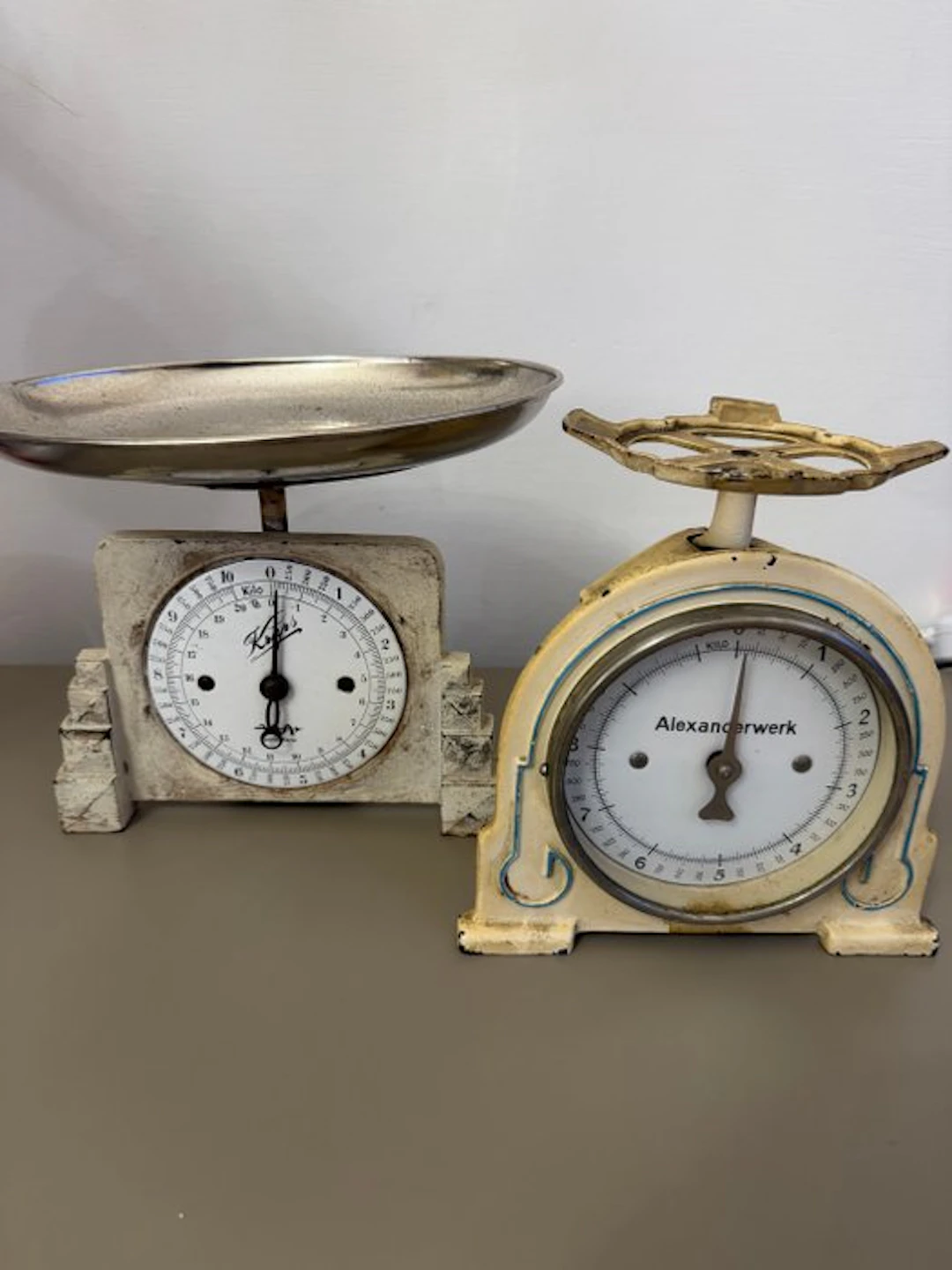 Alexanderwerk - Balance or scale (2) - Metal - Set of 2 scales