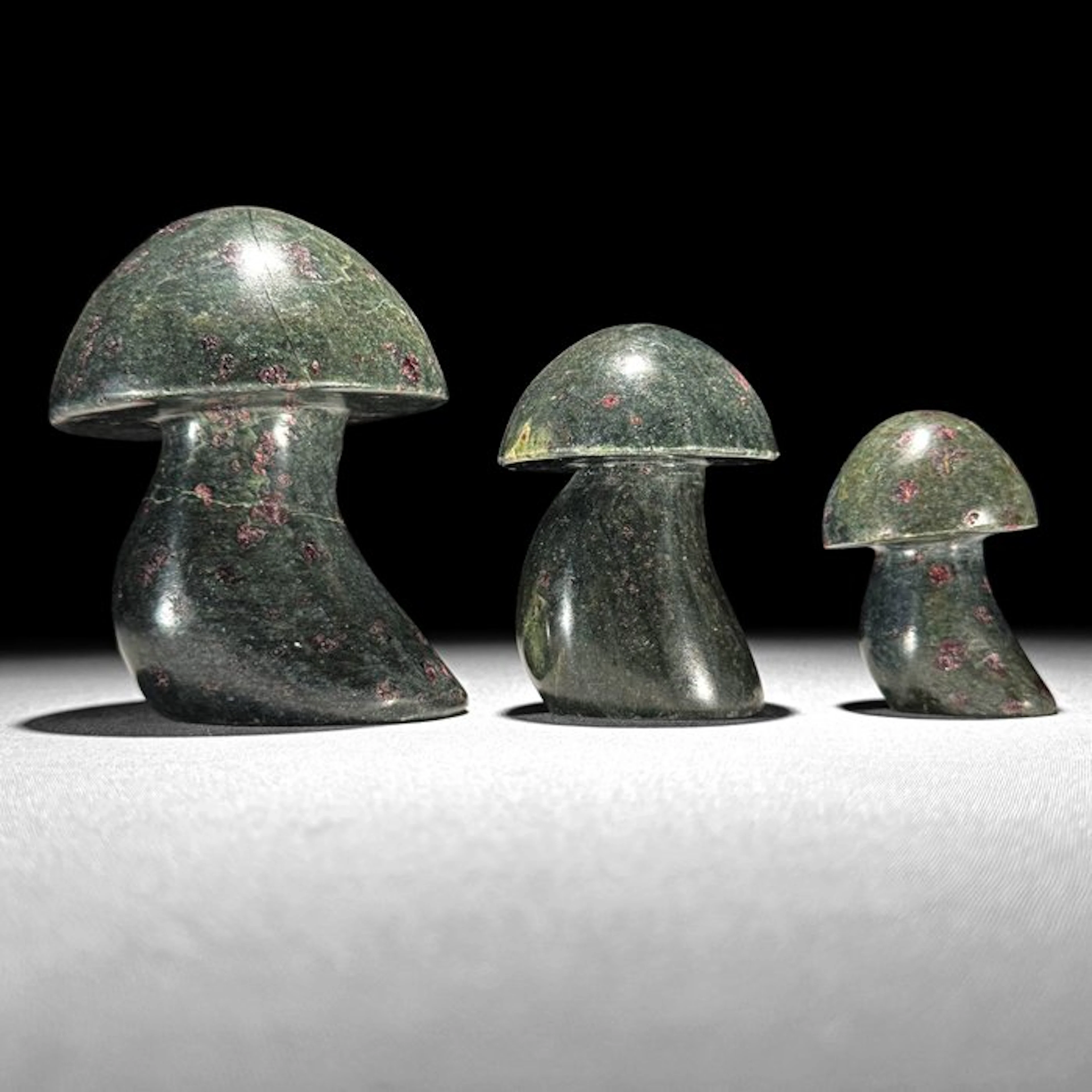 NO RESERVE PRICE - Wonderful Set of 3 Ruby Zoisite Mushrooms-Shaped- 1500 g